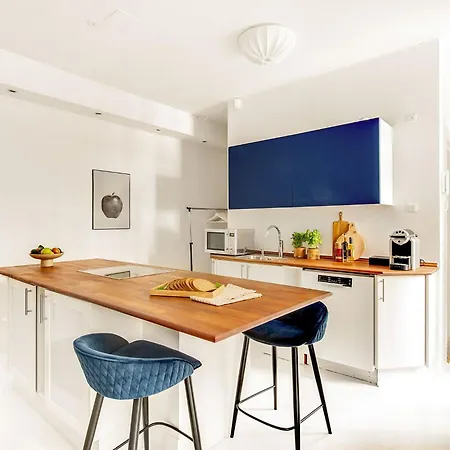 Apartment 4- Spacious In The Center Of *