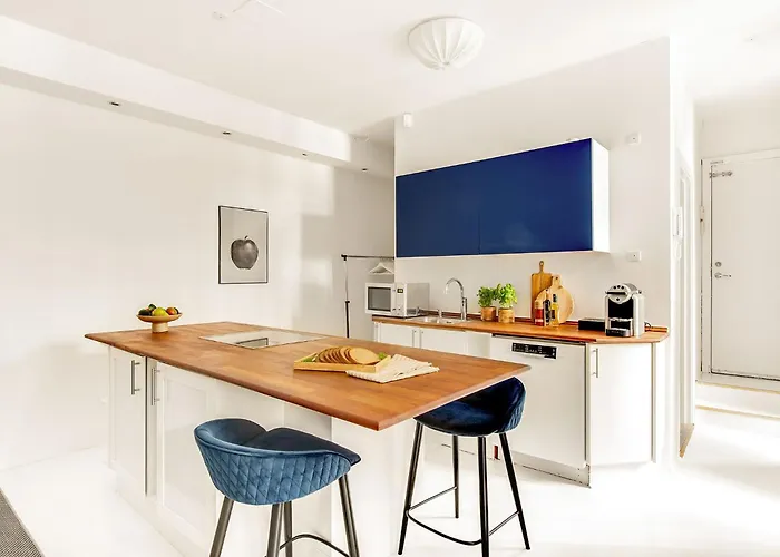 Lejlighed 4- Spacious In The Center Of *