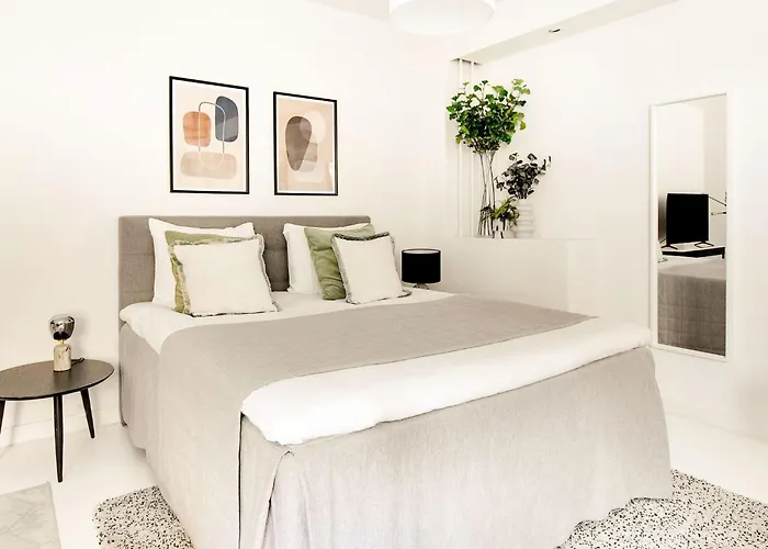 Lejlighed 4- Spacious In The Center Of *